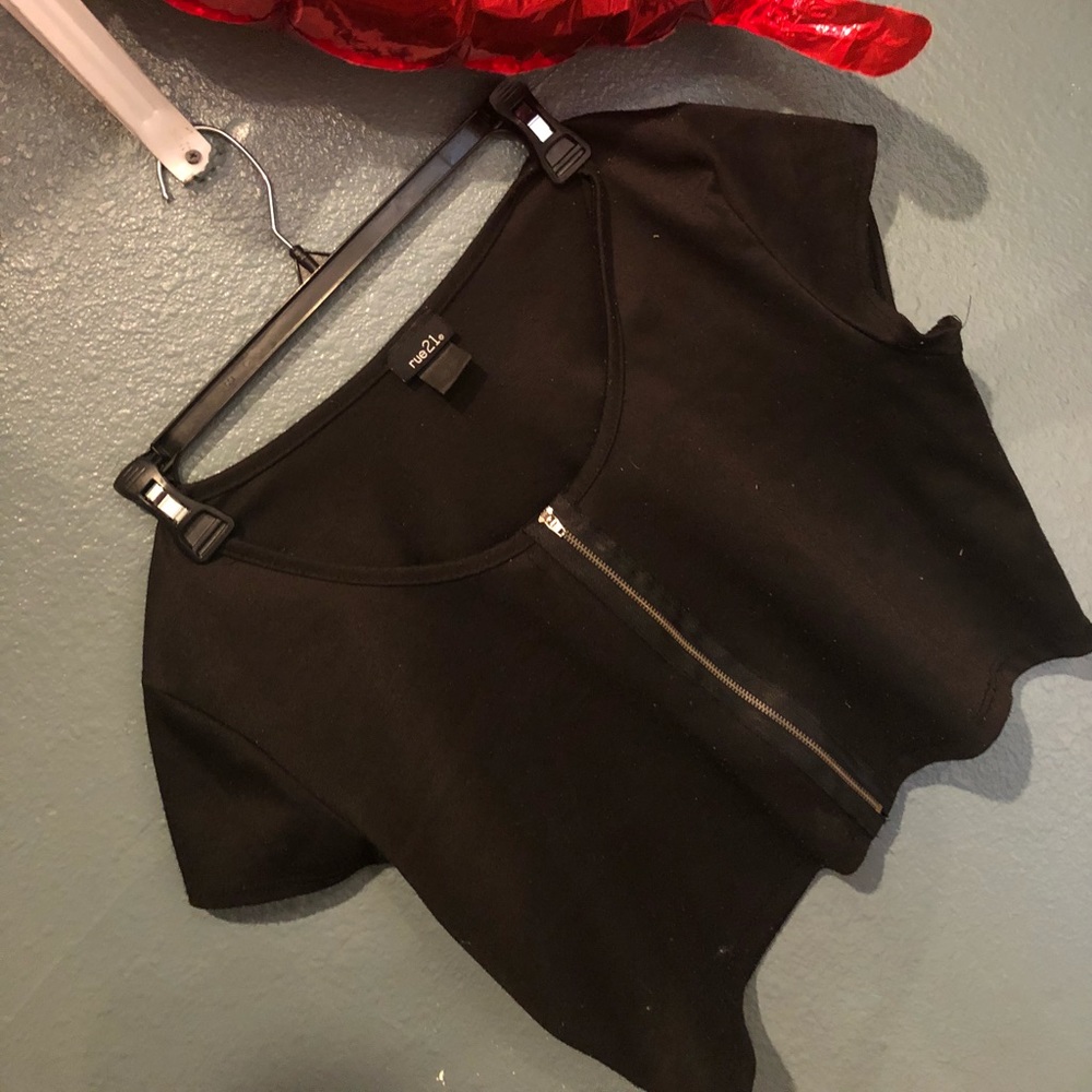 RUE 21 crop top